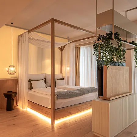 מלון Reed Boutique & Bistro 5*