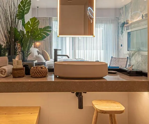 Reed Boutique & Bistro Hotel