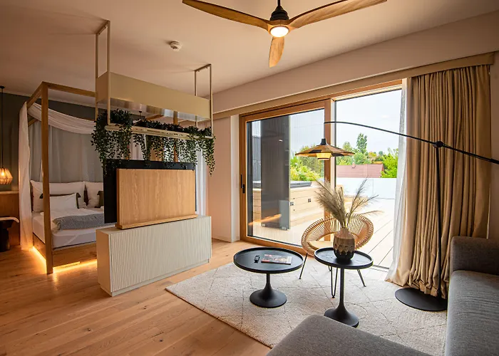 Reed Boutique & Bistro Hotel